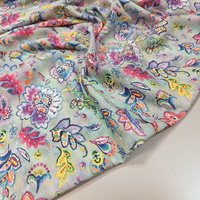 Dzianina bawełniana kwiatuszki na szarym tle DD022